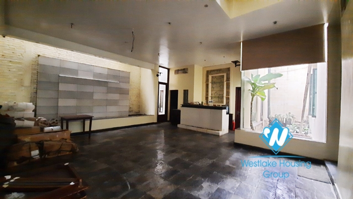 Big house with 02 floor for rent in Hai Ba Trung District, Ha Noi 