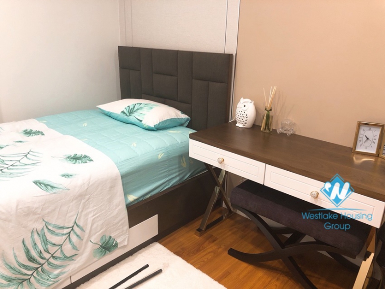 A charming, modern 3 bedroom apartment in Lancaster Building for rent