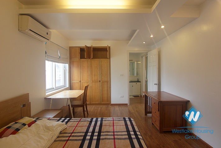 A spacious and brightly 2 bedroom apartment for rent in Xuan dieu, Tay ho, Hanoi