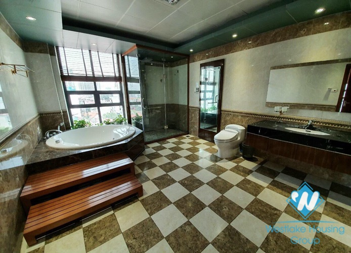 Spacious three bedrooms apartment for rent in Doi Can, Ba Dinh