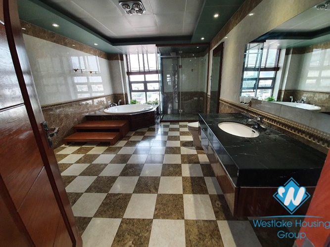 Spacious three bedrooms apartment for rent in Doi Can, Ba Dinh