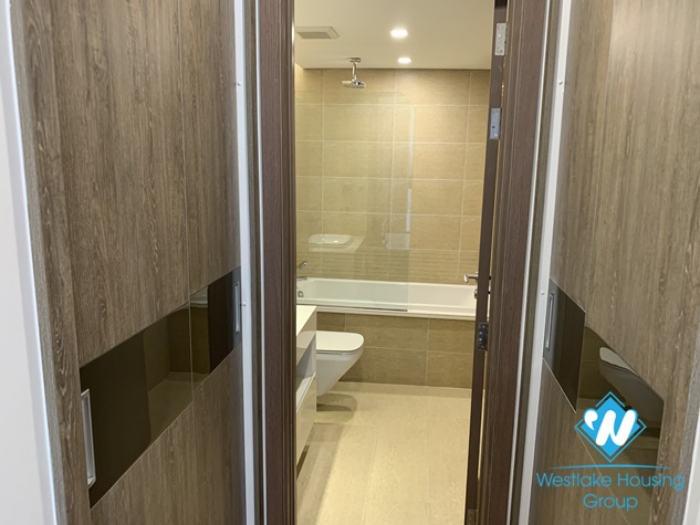A nice 4 bedroom apartment for rent in Metropolis, Ba dinh, Hanoi