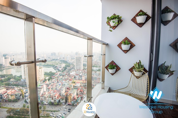 A brand new and modern 3 bedroom apartment for rent in Vinhome Metropolis, Ba dinh, Hanoi