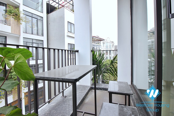 Newly and bright studio for rent in Xuan dieu, Tay ho, Ha noi
