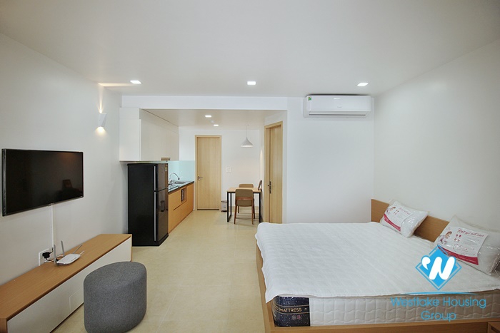 Newly and bright studio for rent in Xuan dieu, Tay ho, Ha noi