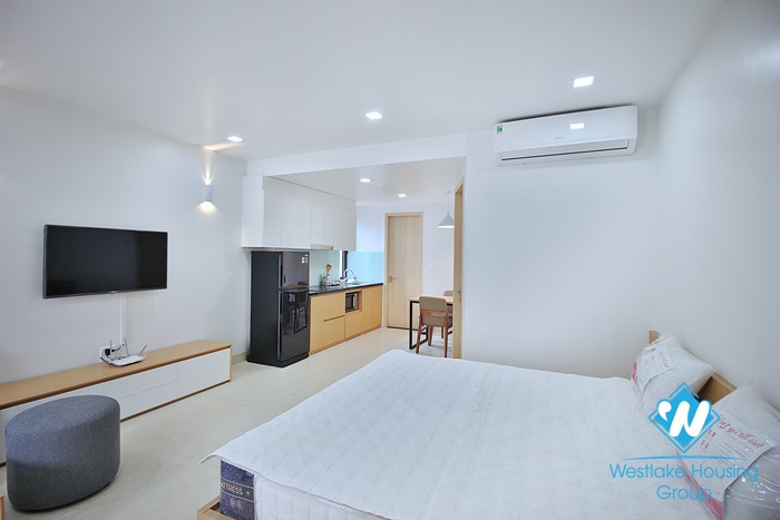 Newly and bright studio for rent in Xuan dieu, Tay ho, Ha noi