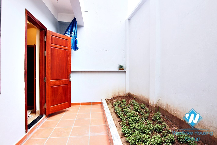 Cheap spacious one bedroom apartment for lease on Au Co street, Tay Ho, Hanoi