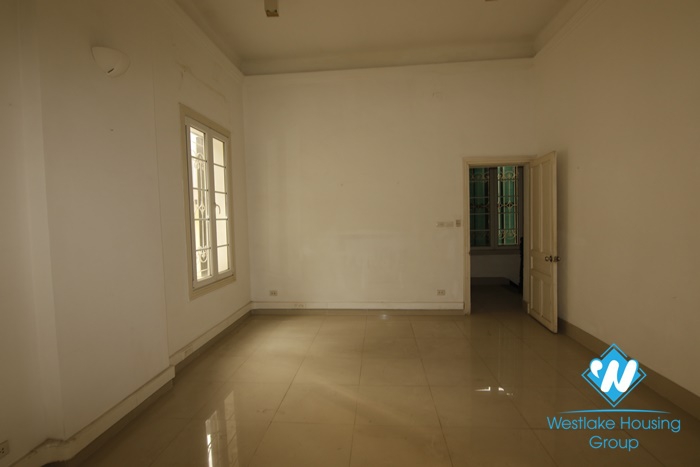 Huge space for rent for office in Ba dinh, Hanoi