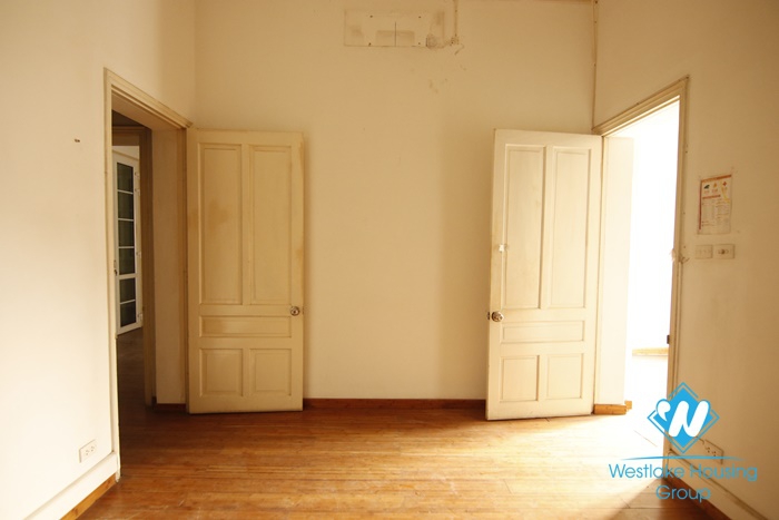 Huge space for rent for office in Ba dinh, Hanoi