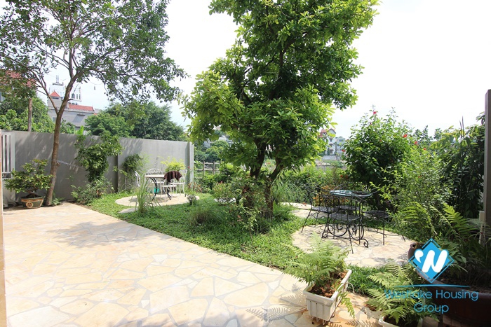 Nice 1 bedroom apartment  with lakeview for rent in Au Co st, Tay Ho area.