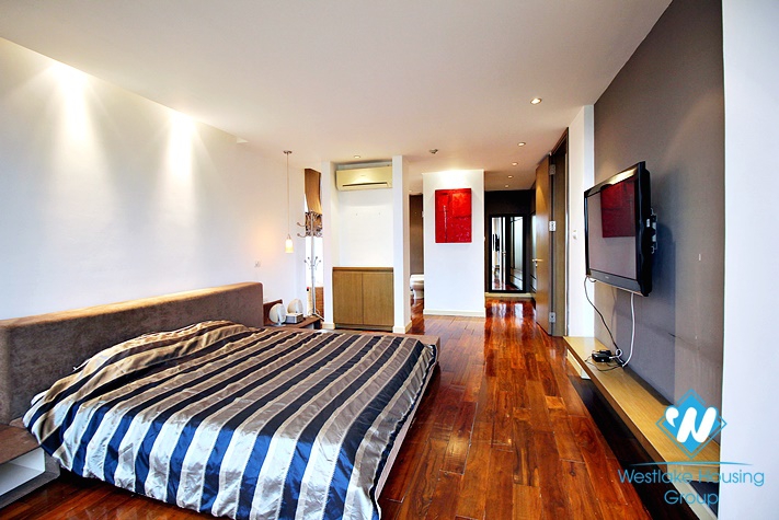 Spacious one bedroom apartment for rent on Tay Ho street