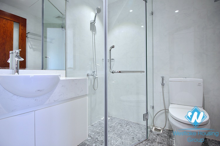 Lake view three bedrooms apartment for rent in Au Co street, Tay Ho district