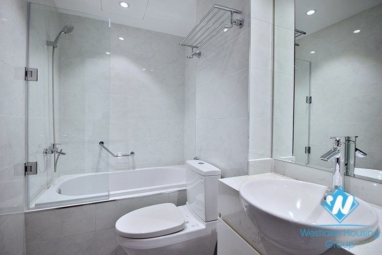 Lake view three bedrooms apartment for rent in Au Co street, Tay Ho district