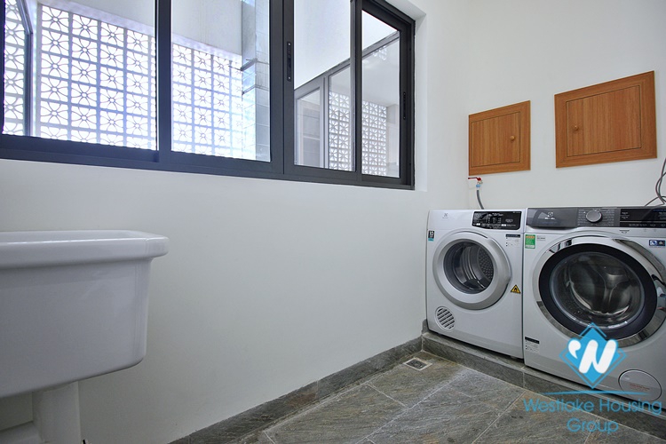 Lake view three bedrooms apartment for rent in Au Co street, Tay Ho district