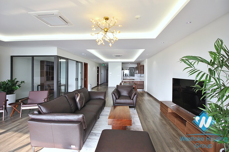 Lake view three bedrooms apartment for rent in Au Co street, Tay Ho district