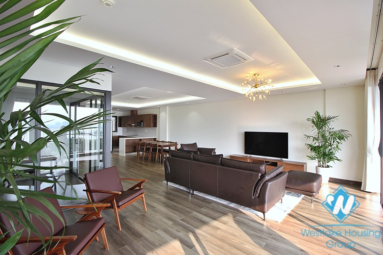 Lake view three bedrooms apartment for rent in Au Co street, Tay Ho district