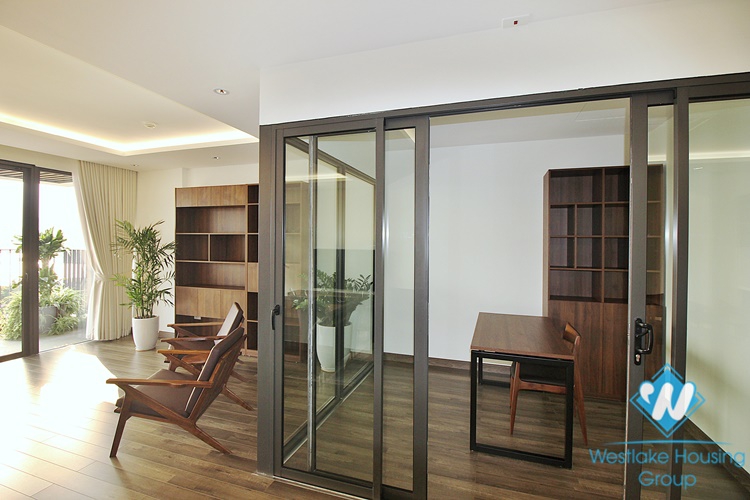 Lake view three bedrooms apartment for rent in Au Co street, Tay Ho district