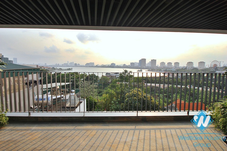 Lake view three bedrooms apartment for rent in Au Co street, Tay Ho district