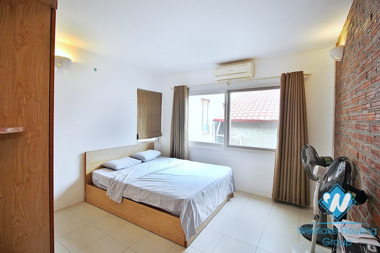 Lake view 02 bedrooms apartment in Au Co st, Tay Ho, Hanoi 