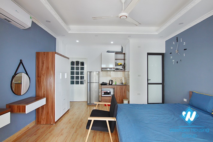 A Lake-view Nice Studio on Ve Ho street, Tay Ho for lease