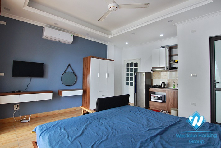 A Lake-view Nice Studio on Ve Ho street, Tay Ho for lease