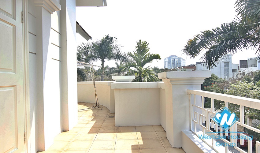 A massive 5 bedroom corner house in Ciputra T Block for rent
