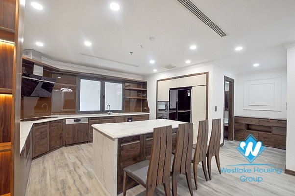 1 bedroom apartment with large area for rent in the center of Hai Ba Trung district