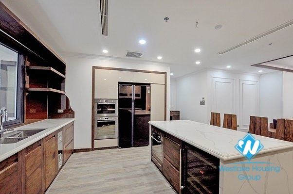 1 bedroom apartment with large area for rent in the center of Hai Ba Trung district