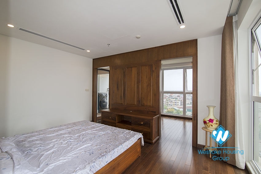 Three-bedroom apartment with area of ​​140 square meters for rent at Hanoi Aqual Central