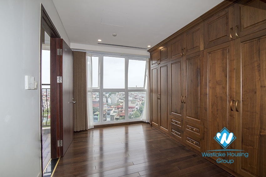 Three-bedroom apartment with area of ​​140 square meters for rent at Hanoi Aqual Central