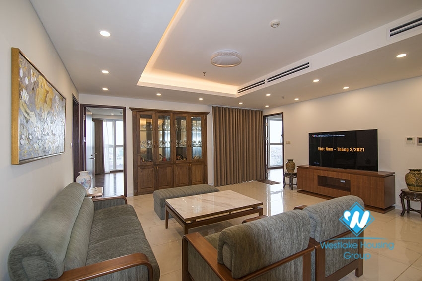 Three-bedroom apartment with area of ​​140 square meters for rent at Hanoi Aqual Central