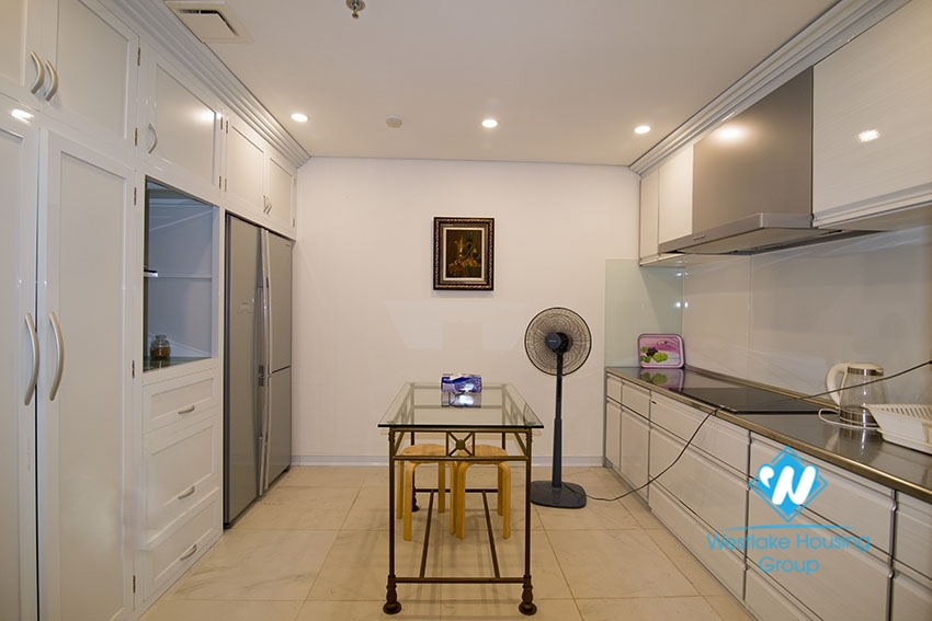Three-bedroom apartment with area of ​​140 square meters for rent at Hanoi Aqual Central
