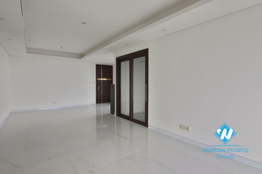 4 bedroom apartment with large area for rent at Aqual Central 44 Yen Phu