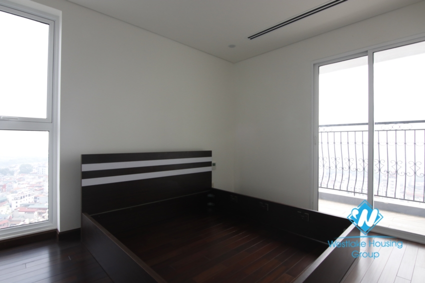 4 bedroom apartment with large area for rent at Aqual Central 44 Yen Phu