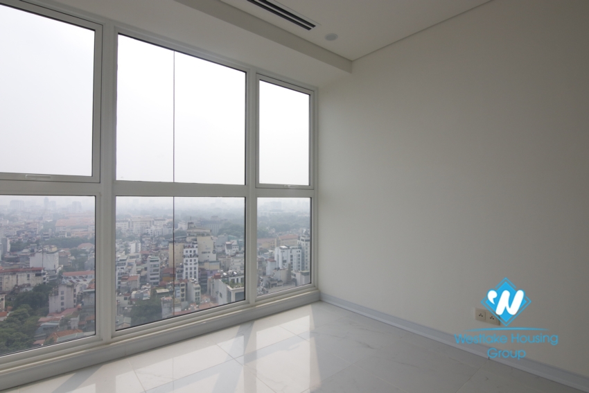 4 bedroom apartment with large area for rent at Aqual Central 44 Yen Phu