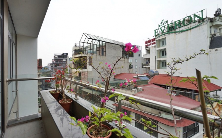 A newly 2 bedroom apartment for rent in Truc bach area