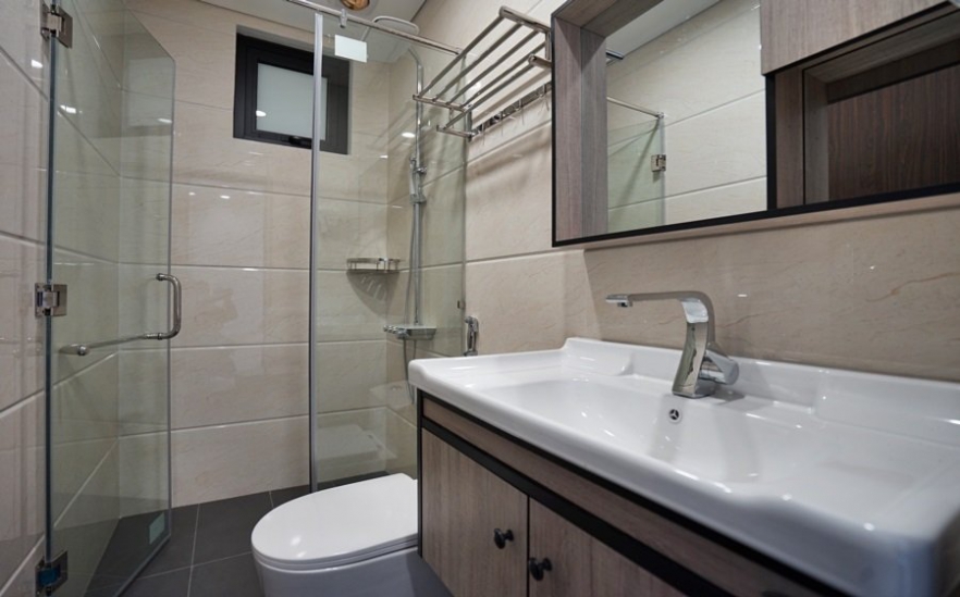 A newly 2 bedroom apartment for rent in Truc bach area