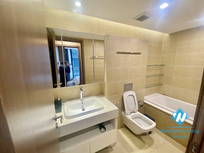 A nice 1 bedroom apartment for rent in Vinhome metropolis, Ba dinh