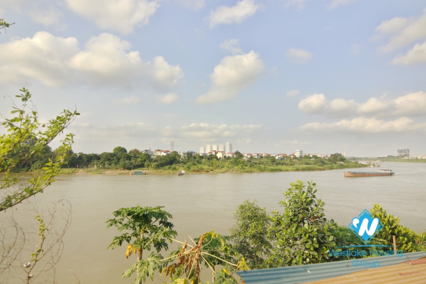 Riverside garden house for rent in Ngoc Thuy Long Bien