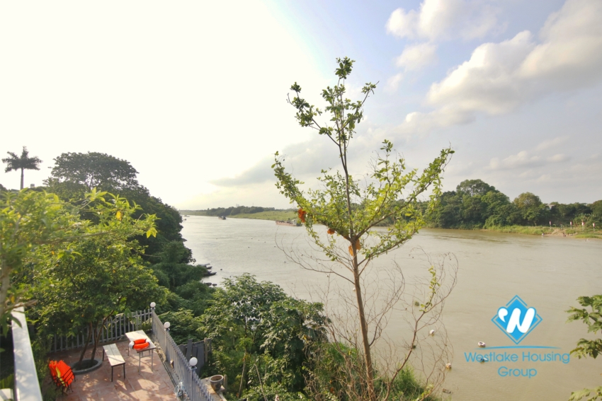 Riverside garden house for rent in Ngoc Thuy Long Bien