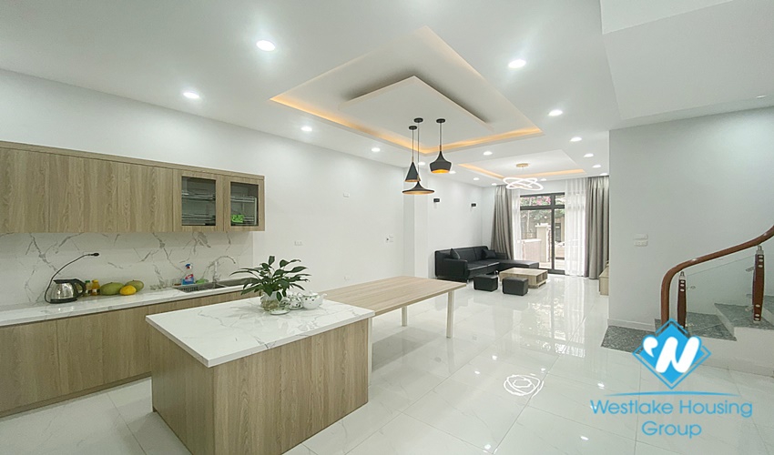 Beautiful 4 bedroom house with for rent in Start lake, Tay Ho, Hanoi
