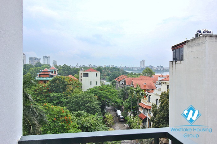 A new and bright 3 bedroom apartment for rent in Tay ho, Ha noi