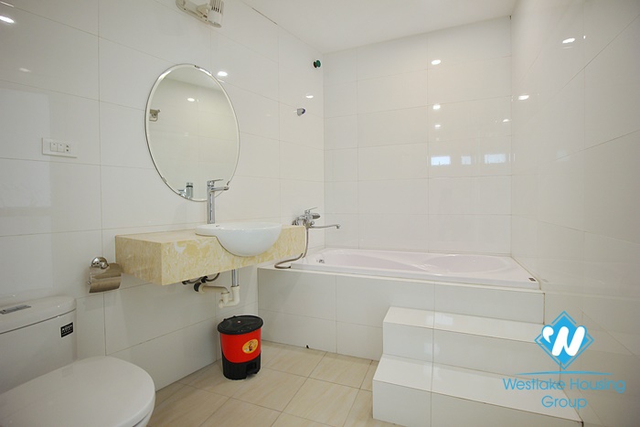 A new and bright 3 bedroom apartment for rent in Tay ho, Ha noi