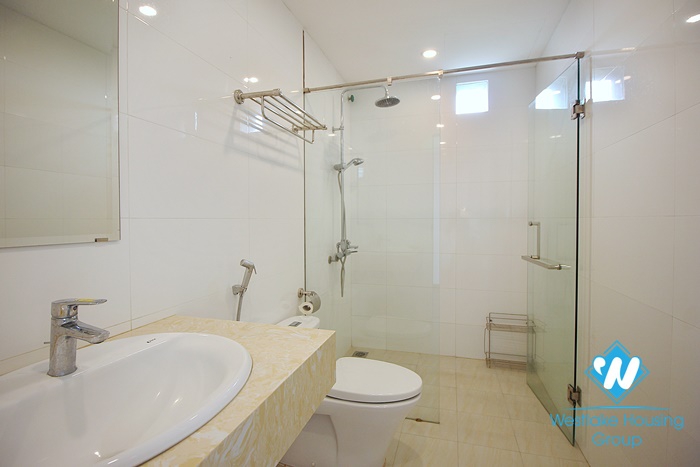 A new and bright 3 bedroom apartment for rent in Tay ho, Ha noi