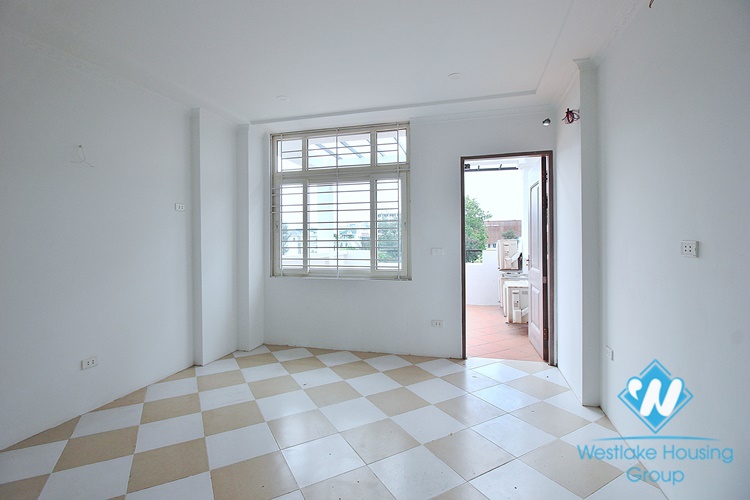 Unfurnished four bedrooms house for rent in Dang Thai Mai st, Tay Ho area