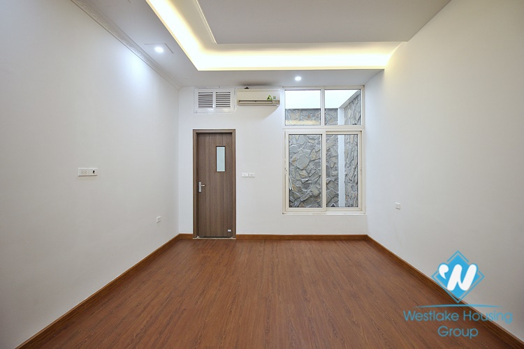 Unfurnished four bedrooms house for rent in Dang Thai Mai st, Tay Ho area