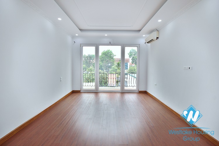 Unfurnished four bedrooms house for rent in Dang Thai Mai st, Tay Ho area