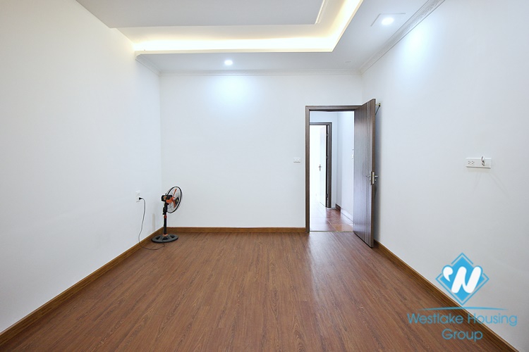 Unfurnished four bedrooms house for rent in Dang Thai Mai st, Tay Ho area
