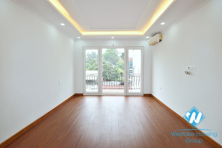 Unfurnished four bedrooms house for rent in Dang Thai Mai st, Tay Ho area