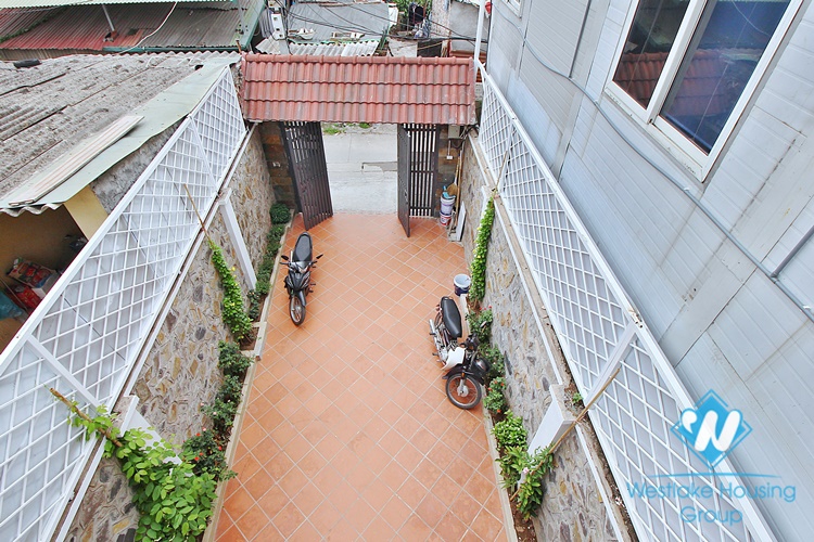 Unfurnished four bedrooms house for rent in Dang Thai Mai st, Tay Ho area